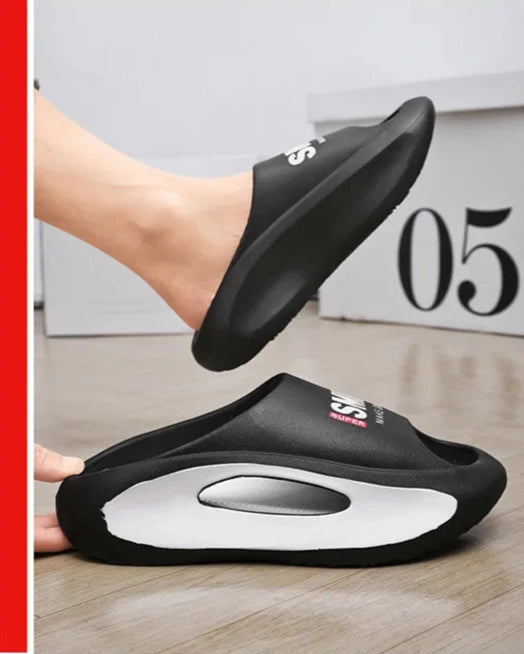 Novos chinelos masculinos slides com um sentido alto valor estético desgaste externo anti deslizamento fundo grosso, chinelos frescos de praia para homem