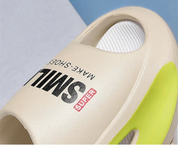 Novos chinelos masculinos slides com um sentido alto valor estético desgaste externo anti deslizamento fundo grosso, chinelos frescos de praia para homem