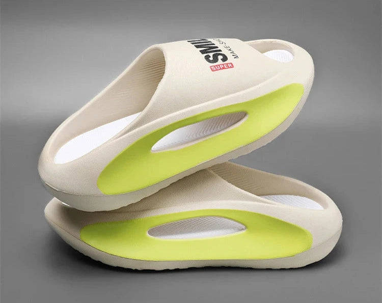 Novos chinelos masculinos slides com um sentido alto valor estético desgaste externo anti deslizamento fundo grosso, chinelos frescos de praia para homem